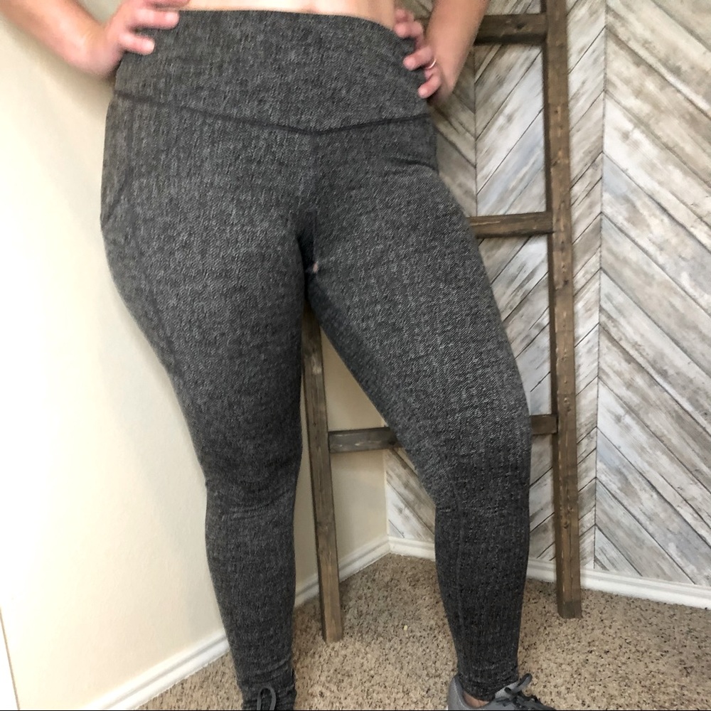 Grey Champion Athletic Leggings with big size pockets Size M